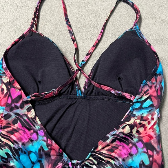 Colorful Women’s Swimwear - Picture 7 of 8